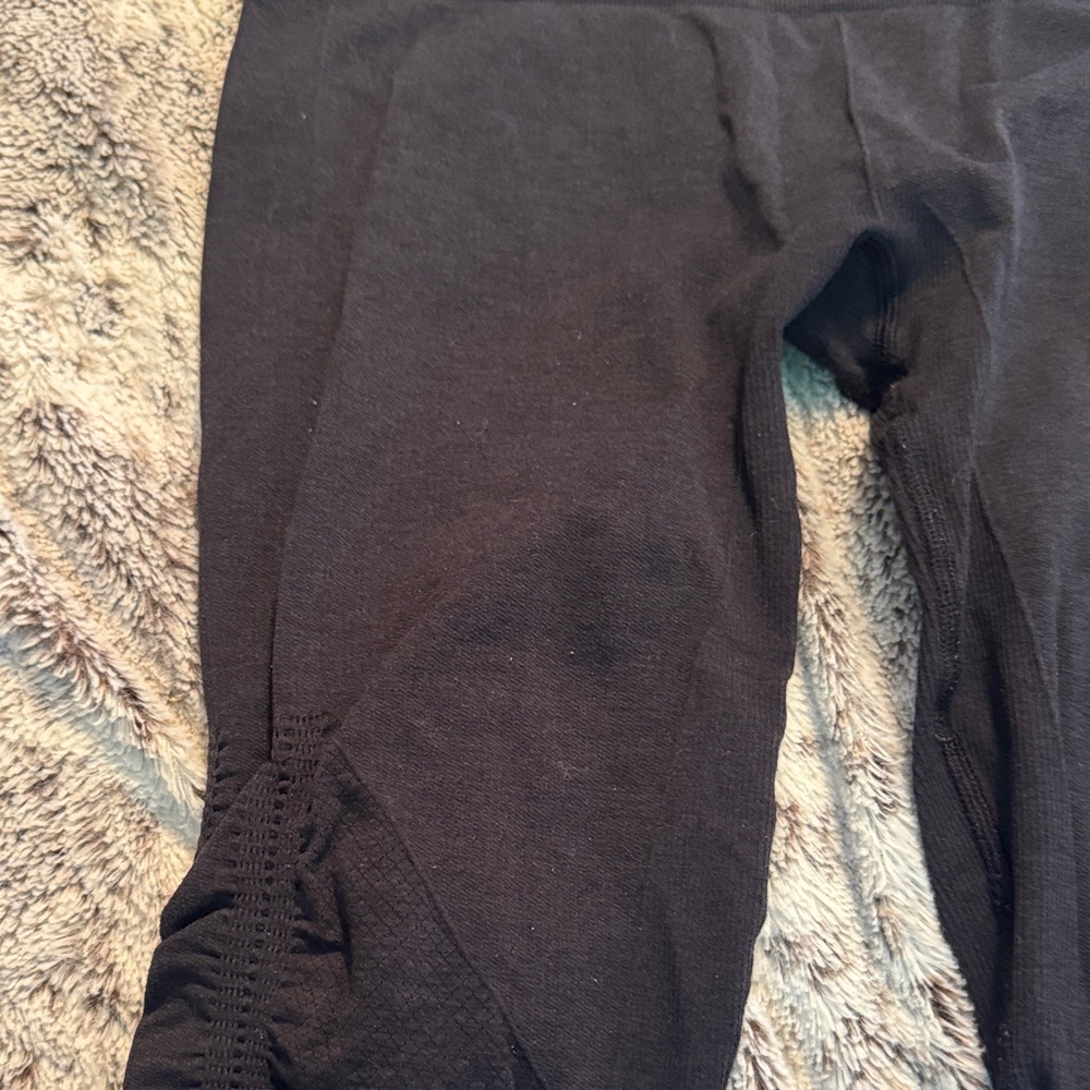 Lululemon Black Leggings in the flow cropped - Picture 4 of 5